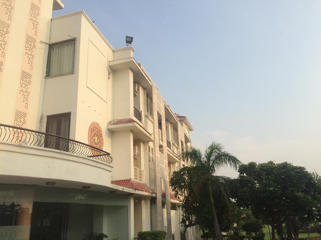 Grand Heritage Resort Greater Noida Exterior foto