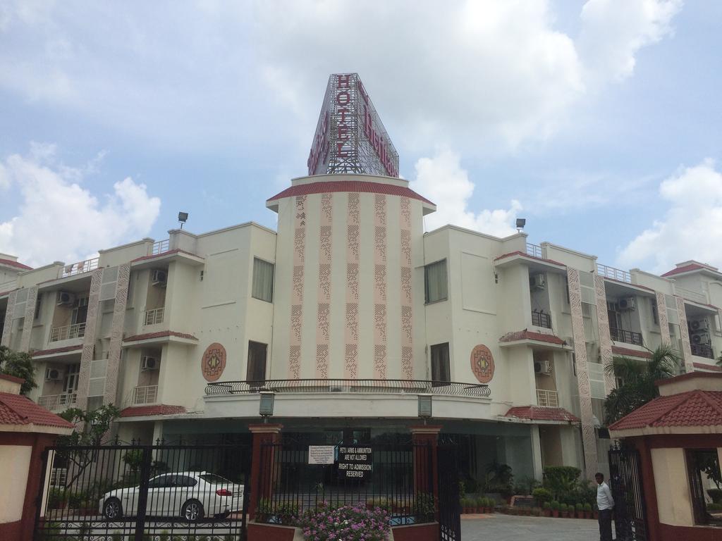 Grand Heritage Resort Greater Noida Exterior foto